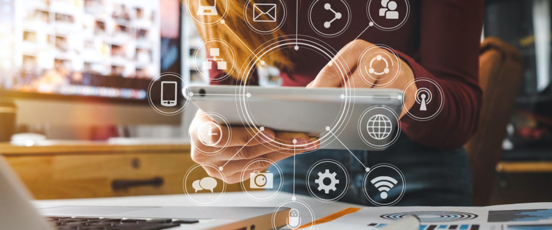 What are the parts of digital marketing?